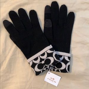 NWT Coach SmartTouch Gloves in Black